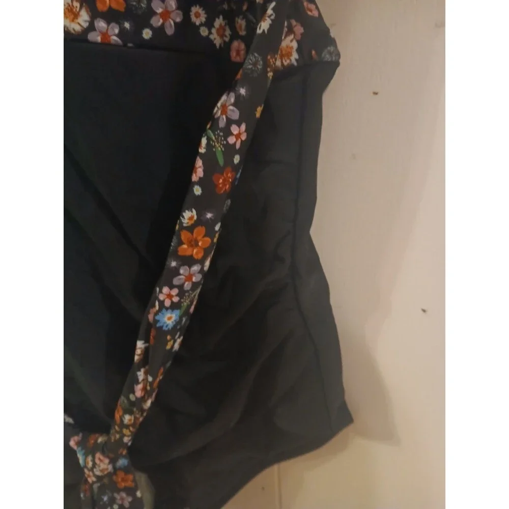 BloomChic Plus Size Black Floral 1 Piece Swimsuit Adjustable Straps 22-24 - Picture 3 of 6